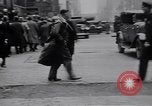 Image jaywalkers New York City USA, 1930, de la seconde 56 séquences d'archives historiques vidéo 65675075545