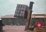 Standbild Montagnards angehören Soldaten Pleiku Süd Vietnam, 1969, aus Sekunde 14 historischem Filmmaterial Videoclip 65675075554