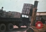 Standbild Montagnards angehören Soldaten Pleiku Süd Vietnam, 1969, aus Sekunde 18 historischem Filmmaterial Videoclip 65675075554