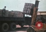 Standbild Montagnards angehören Soldaten Pleiku Süd Vietnam, 1969, aus Sekunde 19 historischem Filmmaterial Videoclip 65675075554