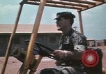 Standbild Montagnards angehören Soldaten Pleiku Süd Vietnam, 1969, aus Sekunde 29 historischem Filmmaterial Videoclip 65675075554