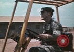 Standbild Montagnards angehören Soldaten Pleiku Süd Vietnam, 1969, aus Sekunde 30 historischem Filmmaterial Videoclip 65675075554