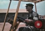 Standbild Montagnards angehören Soldaten Pleiku Süd Vietnam, 1969, aus Sekunde 31 historischem Filmmaterial Videoclip 65675075554