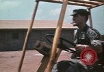 Standbild Montagnards angehören Soldaten Pleiku Süd Vietnam, 1969, aus Sekunde 34 historischem Filmmaterial Videoclip 65675075554