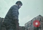 Standbild Montagnards angehören Soldaten Pleiku Süd Vietnam, 1969, aus Sekunde 44 historischem Filmmaterial Videoclip 65675075554