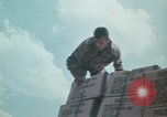 Standbild Montagnards angehören Soldaten Pleiku Süd Vietnam, 1969, aus Sekunde 45 historischem Filmmaterial Videoclip 65675075554