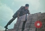 Standbild Montagnards angehören Soldaten Pleiku Süd Vietnam, 1969, aus Sekunde 52 historischem Filmmaterial Videoclip 65675075554
