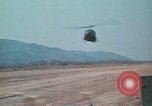 Standbild Montagnards angehören Soldaten Pleiku Süd Vietnam, 1969, aus Sekunde 53 historischem Filmmaterial Videoclip 65675075554