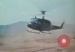 Standbild Montagnards angehören Soldaten Pleiku Süd Vietnam, 1969, aus Sekunde 62 historischem Filmmaterial Videoclip 65675075554