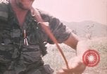 Standbild Montagnards angehören Soldaten Pleiku Süd Vietnam, 1969, aus Sekunde 26 historischem Filmmaterial Videoclip 65675075555