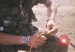 Standbild Montagnards angehören Soldaten Pleiku Süd Vietnam, 1969, aus Sekunde 31 historischem Filmmaterial Videoclip 65675075555