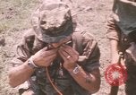 Standbild Montagnards angehören Soldaten Pleiku Süd Vietnam, 1969, aus Sekunde 32 historischem Filmmaterial Videoclip 65675075555