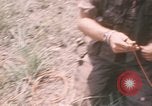Standbild Montagnards angehören Soldaten Pleiku Süd Vietnam, 1969, aus Sekunde 36 historischem Filmmaterial Videoclip 65675075555