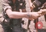 Standbild Montagnards angehören Soldaten Pleiku Süd Vietnam, 1969, aus Sekunde 37 historischem Filmmaterial Videoclip 65675075555