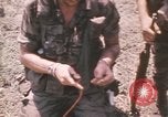 Standbild Montagnards angehören Soldaten Pleiku Süd Vietnam, 1969, aus Sekunde 38 historischem Filmmaterial Videoclip 65675075555
