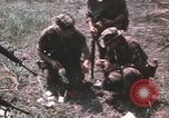 Standbild Montagnards angehören Soldaten Pleiku Süd Vietnam, 1969, aus Sekunde 40 historischem Filmmaterial Videoclip 65675075555