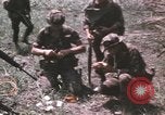 Standbild Montagnards angehören Soldaten Pleiku Süd Vietnam, 1969, aus Sekunde 43 historischem Filmmaterial Videoclip 65675075555