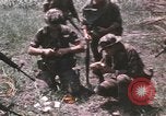 Standbild Montagnards angehören Soldaten Pleiku Süd Vietnam, 1969, aus Sekunde 44 historischem Filmmaterial Videoclip 65675075555