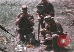 Standbild Montagnards angehören Soldaten Pleiku Süd Vietnam, 1969, aus Sekunde 47 historischem Filmmaterial Videoclip 65675075555