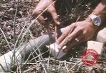 Standbild Montagnards angehören Soldaten Pleiku Süd Vietnam, 1969, aus Sekunde 53 historischem Filmmaterial Videoclip 65675075555