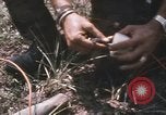 Standbild Montagnards angehören Soldaten Pleiku Süd Vietnam, 1969, aus Sekunde 58 historischem Filmmaterial Videoclip 65675075555