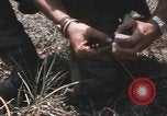 Standbild Montagnards angehören Soldaten Pleiku Süd Vietnam, 1969, aus Sekunde 61 historischem Filmmaterial Videoclip 65675075555