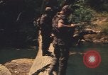 Image Montagnard soldats Pleiku Sud Vietnam, 1969, de la seconde 47 séquences d'archives historiques vidéo 65675075558