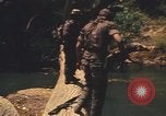 Image Montagnard soldats Pleiku Sud Vietnam, 1969, de la seconde 49 séquences d'archives historiques vidéo 65675075558