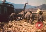 Standbild Montagnards angehören Soldaten Pleiku Süd Vietnam, 1969, aus Sekunde 36 historischem Filmmaterial Videoclip 65675075559