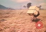 Standbild Montagnards angehören Soldaten Pleiku Süd Vietnam, 1969, aus Sekunde 41 historischem Filmmaterial Videoclip 65675075559