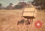 Standbild Montagnards angehören Soldaten Pleiku Süd Vietnam, 1969, aus Sekunde 43 historischem Filmmaterial Videoclip 65675075559