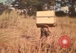 Standbild Montagnards angehören Soldaten Pleiku Süd Vietnam, 1969, aus Sekunde 44 historischem Filmmaterial Videoclip 65675075559