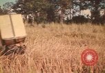 Standbild Montagnards angehören Soldaten Pleiku Süd Vietnam, 1969, aus Sekunde 47 historischem Filmmaterial Videoclip 65675075559