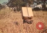 Standbild Montagnards angehören Soldaten Pleiku Süd Vietnam, 1969, aus Sekunde 48 historischem Filmmaterial Videoclip 65675075559