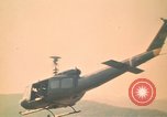 Standbild Montagnards angehören Soldaten Pleiku Süd Vietnam, 1969, aus Sekunde 52 historischem Filmmaterial Videoclip 65675075559