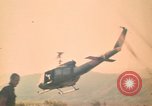 Standbild Montagnards angehören Soldaten Pleiku Süd Vietnam, 1969, aus Sekunde 53 historischem Filmmaterial Videoclip 65675075559