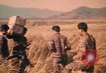 Standbild Montagnards angehören Soldaten Pleiku Süd Vietnam, 1969, aus Sekunde 62 historischem Filmmaterial Videoclip 65675075559