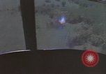Standbild UH-1B Hubschrauber Nha Trang Vietnam, 1968, aus Sekunde 54 historischem Filmmaterial Videoclip 65675075574