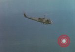 Image UH-1B hélicoptère Nha Trang Vietnam, 1968, de la seconde 6 séquences d'archives historiques vidéo 65675075577