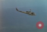 Image UH-1B hélicoptère Nha Trang Vietnam, 1968, de la seconde 10 séquences d'archives historiques vidéo 65675075577