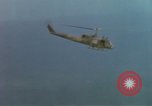 Image UH-1B hélicoptère Nha Trang Vietnam, 1968, de la seconde 12 séquences d'archives historiques vidéo 65675075577