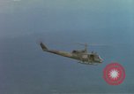 Image UH-1B hélicoptère Nha Trang Vietnam, 1968, de la seconde 15 séquences d'archives historiques vidéo 65675075577