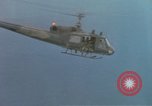 Image UH-1B hélicoptère Nha Trang Vietnam, 1968, de la seconde 17 séquences d'archives historiques vidéo 65675075577