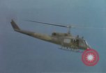 Image UH-1B hélicoptère Nha Trang Vietnam, 1968, de la seconde 23 séquences d'archives historiques vidéo 65675075577