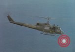 Image UH-1B hélicoptère Nha Trang Vietnam, 1968, de la seconde 24 séquences d'archives historiques vidéo 65675075577