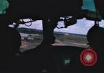 Immagine di UH-1B Iroquois elicottero Soc Trang Vietnam, 1968, secondo 25 filmato di repertorio 65675075589