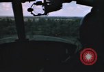 Immagine di UH-1B Iroquois elicottero Soc Trang Vietnam, 1968, secondo 31 filmato di repertorio 65675075589