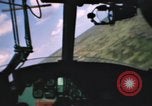 Immagine di UH-1B Iroquois elicottero Soc Trang Vietnam, 1968, secondo 33 filmato di repertorio 65675075589