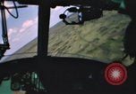 Immagine di UH-1B Iroquois elicottero Soc Trang Vietnam, 1968, secondo 34 filmato di repertorio 65675075589