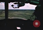 Immagine di UH-1B Iroquois elicottero Soc Trang Vietnam, 1968, secondo 45 filmato di repertorio 65675075589